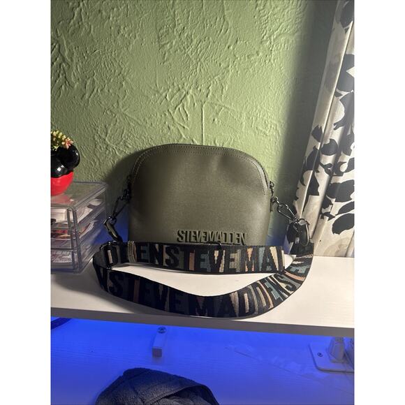 Steve Madden Dome Crossover Purse/ Bag Zip Up Olive Green Color. Good Condition! - Picture 2 of 16
